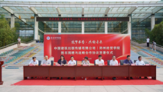 郑州经贸学院与中国建筑出版传媒有限公司举行战略合作签约暨赠书仪式
